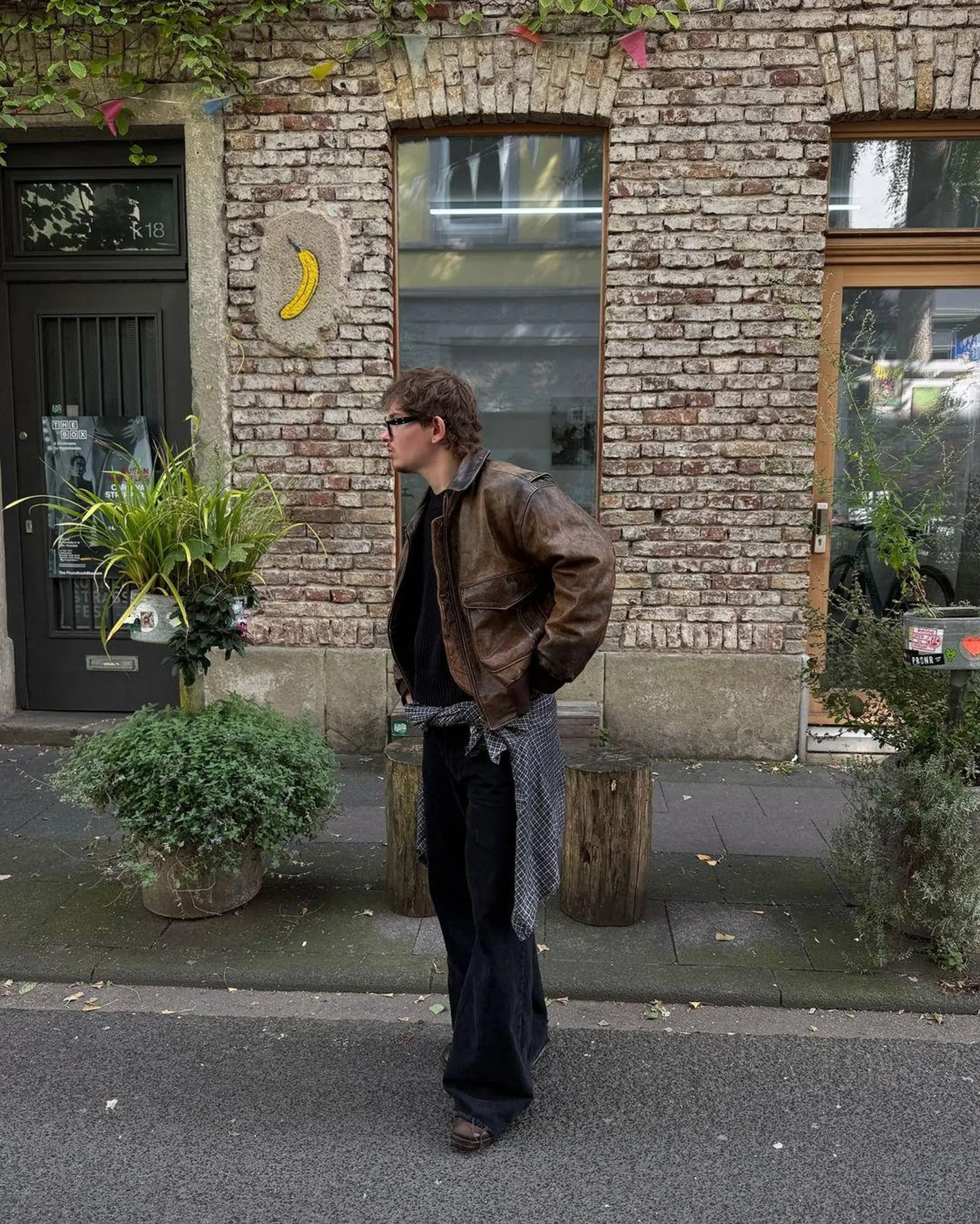 Vintage Distressed Brown Leather Bomber Jacket – Classic Aviator Style, Heavy-Duty Men’s Jacket with Pockets and Ribbed Cuffs Sheep Leather
